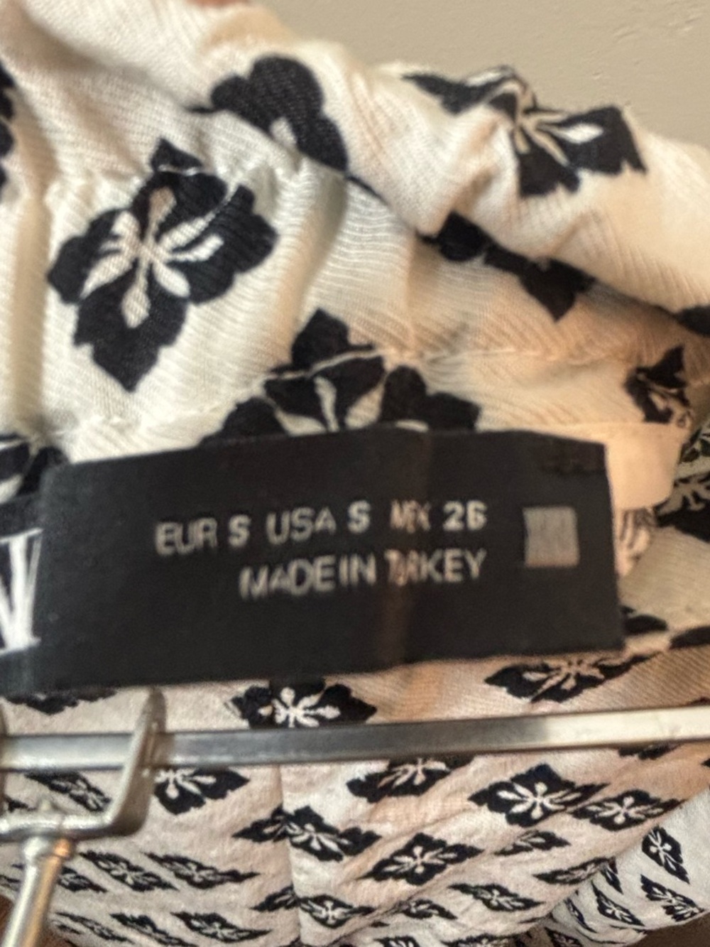 Zara Black and Cream Floral Pattern Cropped Wide Leg Pants - Picture 6 of 6